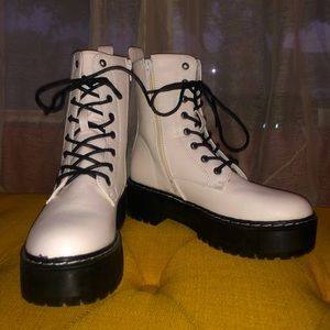White UNIONBAY boots